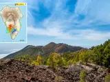 Vista del volcán de Cumbre Vieja, en La Palma; y la información sobre la actividad volcánica en la zona.