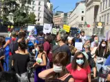 Más de 200 organizaciones protestan en Madrid contra la ampliación de Barajas
