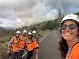 Alba (tercera por la izquierda), junto a sus compañeros de INVOLCAN momentos después del inicio de la erupción volcánica en La Palma.
