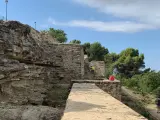 El Ayuntamiento de Baeza interviene sobre maleza del yacimiento arqueológico del Cerro del Alcázar