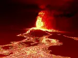 La nube de polvo y cenizas impide ver la colada con cámaras tradicionales, por eso las cámaras térmicas ofrecen información clave sobre la lava, como su velocidad y su recorrido. Con todo ello elaboran mapas aproximados de por dónde puede ir. Los científicos coinciden es que tres días de erupción son pocos para responder cuándo acabará la erupción y sus consecuencias.