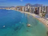 La ciudad de los rascacielos pero también de sol y playa donde disfrutar de un excelente clima todo el año a orillas del Mediterráneo.