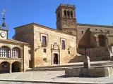 Plaza Mayor de Mor&oacute;n de Almaz&aacute;n, en Soria.