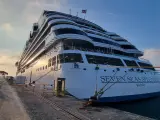 Puertos.- El crucero de lujo 'Seven Seas Splendor' visita Almería con 300 pasajeros de EEUU y Reino Unido