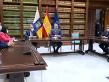 Felipe VI y Ángel Víctor Torres participan en la reunión del PEVOLCA