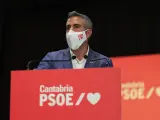 Zuloaga formaliza su candidatura a la reelección al frente del PSOE cántabro "convencido" de que habrá más aspirantes