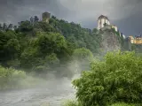 Palacio romántico de Vranov nad Dyjí, cerca de la ciudad de Znojmo.