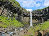 Cascada Svartifoss, en Islandia.