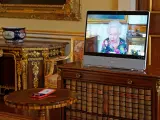 La reina Isabel II ha reaparecido en una audiencia virtual, en Londres.