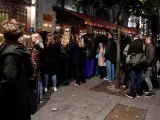 Decenas de personas esperaban en la calle para entrar en una discoteca de Estocolmo.