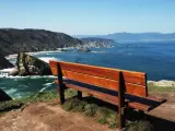 Desde él se pueden contemplar unas impresionantes vistas de la costa situada entre cabo de Estaca de Bares a cabo Ortegal. Se conoce popularmente como 'el banco más bonito del mundo' y se sitúa en la costa de Loiba (Ortigueira).