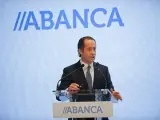 En el quinto puesto se coloca el presidente de Abanca, Juan Carlos Escotet, que posee una fortuna de 2.700 millones de euros.