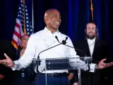 El candidato demócrata Eric Adams pronuncia un discurso en un hotel de Brooklyn tras vencer en las elecciones a la alcaldía de Nueva York.