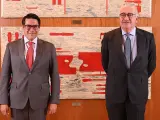 El vicepresidente del BEI, Ricardo Mourinho Félix y José Bogas, consejero delegado de Endesa. ENDESA 12/11/2021