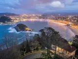 La imponente playa de La Concha es una de las imágenes icónicas de San Sebastián.