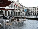 Varios comensales en una terraza en Vitoria en una imagen de archivo.