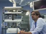 El cirujano gallego que triunfa en 123 países con su técnica para el cáncer de pulmón