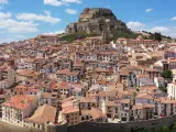 Si todavía no has tenido la oportunidad de ir a Morella, no te lo pienses más. Este municipio del norte de la provincia de Castellón tiene alrededor de 2.500 habitantes que cada día se levantan 'protegidos' por una de las fortalezas más imponentes del Mediterráneo. Además, Morella ha sido incluido en la lista de los mejores pueblos turísticos de 2021 elaborada por la Organización Mundial del Turismo.