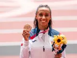 Ana Peleteiro posa con su medalla conseguida en Tokio 2020.