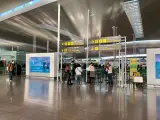 Pasajeros en el Aeropuerto de Barcelona-El Prat el 3 de diciembre. EUROPA PRESS 03/12/2021