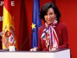 La presidenta del Banco Santander, Ana Botín, interviene durante la XVIII edición del premio nacional joven empresario de la confederación española de jóvenes empresarios (CEAJE).