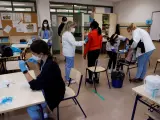 Vacunación infantil contra la covid-19 en un colegio de Valencia.
