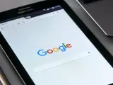 Una tablet con el buscador de Google abierto.