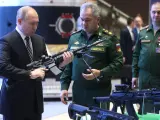 El presidente ruso, Vladimir Putin, junto al ministro de Defensa, Sergeu Shoigu, en su reunión de la semana pasada.
