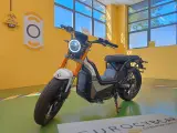 La motocicleta eléctrica NUUK Cargopro es la primera en recibir la certificación de ciberseguridad.