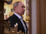El presidente de Rusia, Vladimir Putin, en la misa ortodoxa de Navidad en Moscú.
