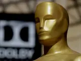 Una réplica de una estatuilla de los Oscar.