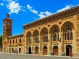 Otra estaci&oacute;n de estilo neomud&eacute;jar. Inaugurada en 1919, fue declarada como Bien de Inter&eacute;s Cultural en 1991. Posee una torre con un reloj y elementos decorativos neomud&eacute;jares en la mayor&iacute;a de sus rincones. En 2005 se restaur&oacute; para poder ser operativa con los trenes de alta velocidad.