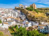 Así es Setenil de las Bodegas, el pueblo de Cádiz elegido entre los mejores del mundo para una escapada romántica