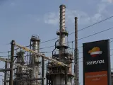 Fotografía de la fachada de la refinería La Pampilla de Repsol en Lima (Perú)