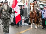 Manifestantes antivacunas bloquean una calle frente al edificio del Parlamento de Canadá, en Ottawa.