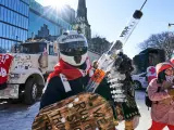 Un manifestante en Ottawa, Canadá, durante las protestas contra las medidas adoptadas por la pandemia que iniciaron camioneros opuestos a la obligatoriedad de la vacuna contra la covid-19 para poder cruzar a EE UU.