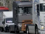 Caravana de camiones recorre Pamplona por un "transporte digno"