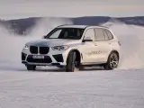 Tests en el Ártico del BMW iX5 Hydrogen impulsado por pila de combustible de hidrógeno.