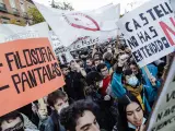 Varios estudiantes se movilizan en contra de las reformas universitarias de la ‘ley Castells' y la ‘ley de convivencia universitaria’, frente al Congreso de los Diputados, a 18 de noviembre de 2021, en Madrid (España).