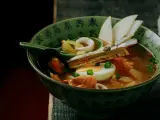 Sopa de fideos y mariscos.