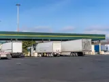 Camioneros gasolina repostando