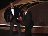 Will Smith golpea a Chris Rock por broma sobre su esposa Jada