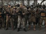 Una veintena de combatientes voluntarios bielorrusos en un v&iacute;deo en el que anuncian su partida hacia Mariupol, en el sur de Ucrania.