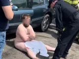 Un hombre que se desnudó tras un accidente en Illinois.