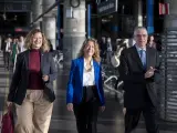 La presidenta de ADIF, María Luisa Domínguez (izda.); la ministra de Transportes, Movilidad y Agenda Urbana, Raquel Sánchez, y el presidente de Renfe, Isaías Táboas, en el acto de celebración del 30 aniversario del AVE Madrid-Sevilla.