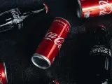 Latas y botellines de Coca-Cola.