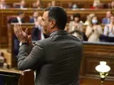 Pedro S&aacute;nchez de espaldas