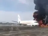 Incendio en un avión de Tibet Airlines en China.