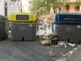 Contenedores llenos en Barcelona.