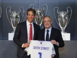 Alan Waxman, consejero delegado de Sixth Street, junto a Florentino Pérez